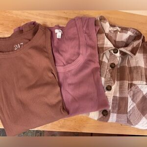 Lot: 2 ribbed tanks and flannel